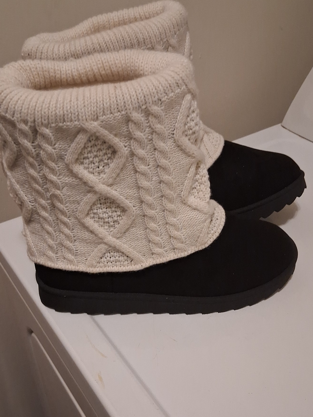 Cozy Knit Cuff Women's Winter Boots - Black & Cream